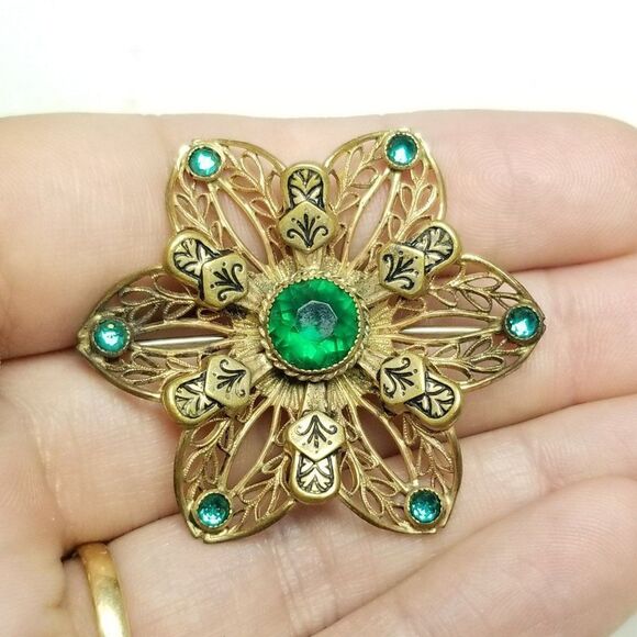 Vintage Green Rhinestone Filigree Flower Brooch, Gold Tone Setting, Estate - Picture 1 of 5